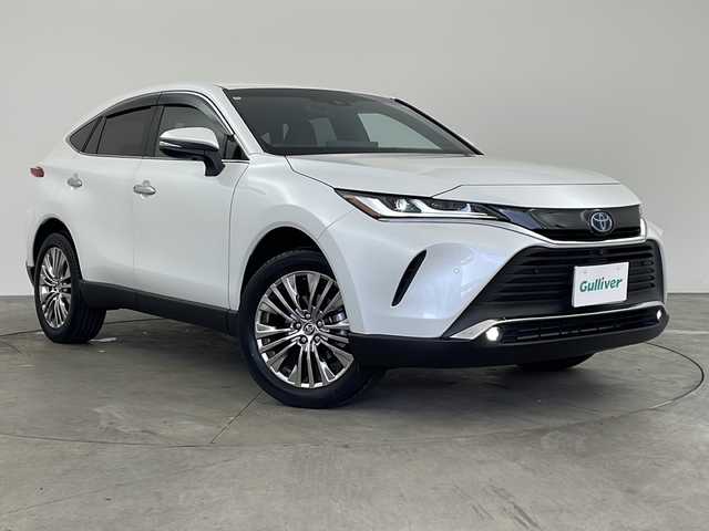 トヨタ ハリアー ハイブリッド Z 兵庫県 2024(令6)年 1.7万km プラチナホワイトパールマイカ ・12.3インチディスプレイオーディオplus/Bluetooth/TV/USB/Apple CarPlay/Android Auto/・パノラミックビューモニター/・ビルトインETC2.0/・デジタルインナーミラー/・前後ドライブレコーダー/・Toyota　Safety　Sense/プリクラッシュセーフティ/レーントレーシングアシスト/レーダークルーズコントロール/アダプティブハイビームシステム/ロードサインアシスト/・ドライバー異常対応システム/・先行車発進告知機能/・パーキングサポートブレーキ/・ヒルスタートアシストコントロール/・緊急ブレーキシグナル/・ドライブスタートコントロール/・ブラインドスポットモニター/・パワーバックドア/・革巻きステアリング/・ステアリングスイッチ/・ハーフレザーシート/・運転席パワーシート/・純正フロアマット/・左右独立エアコン/・AC100V電源/・置くだけ充電/・純正アルミホイール/・ＬＥＤヘッドライト/・フォグランプ/・スマートエントリー、スタートシステム/・ヘッドアップディスプレイ/・クリアランスソナー/・保証書/・取扱説明書