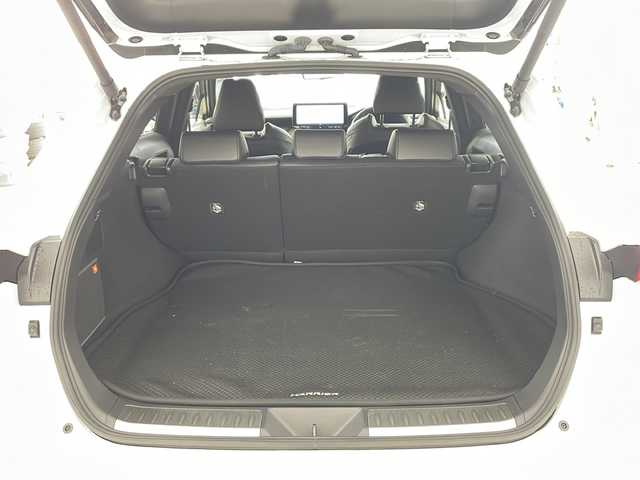 トヨタ ハリアー ハイブリッド Z 兵庫県 2024(令6)年 1.7万km プラチナホワイトパールマイカ ・12.3インチディスプレイオーディオplus/Bluetooth/TV/USB/Apple CarPlay/Android Auto/・パノラミックビューモニター/・ビルトインETC2.0/・デジタルインナーミラー/・前後ドライブレコーダー/・Toyota　Safety　Sense/プリクラッシュセーフティ/レーントレーシングアシスト/レーダークルーズコントロール/アダプティブハイビームシステム/ロードサインアシスト/・ドライバー異常対応システム/・先行車発進告知機能/・パーキングサポートブレーキ/・ヒルスタートアシストコントロール/・緊急ブレーキシグナル/・ドライブスタートコントロール/・ブラインドスポットモニター/・パワーバックドア/・革巻きステアリング/・ステアリングスイッチ/・ハーフレザーシート/・運転席パワーシート/・純正フロアマット/・左右独立エアコン/・AC100V電源/・置くだけ充電/・純正アルミホイール/・ＬＥＤヘッドライト/・フォグランプ/・スマートエントリー、スタートシステム/・ヘッドアップディスプレイ/・クリアランスソナー/・保証書/・取扱説明書