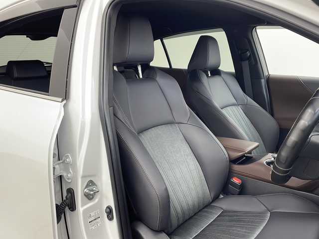 トヨタ ハリアー ハイブリッド Z 兵庫県 2024(令6)年 1.7万km プラチナホワイトパールマイカ ・12.3インチディスプレイオーディオplus/Bluetooth/TV/USB/Apple CarPlay/Android Auto/・パノラミックビューモニター/・ビルトインETC2.0/・デジタルインナーミラー/・前後ドライブレコーダー/・Toyota　Safety　Sense/プリクラッシュセーフティ/レーントレーシングアシスト/レーダークルーズコントロール/アダプティブハイビームシステム/ロードサインアシスト/・ドライバー異常対応システム/・先行車発進告知機能/・パーキングサポートブレーキ/・ヒルスタートアシストコントロール/・緊急ブレーキシグナル/・ドライブスタートコントロール/・ブラインドスポットモニター/・パワーバックドア/・革巻きステアリング/・ステアリングスイッチ/・ハーフレザーシート/・運転席パワーシート/・純正フロアマット/・左右独立エアコン/・AC100V電源/・置くだけ充電/・純正アルミホイール/・ＬＥＤヘッドライト/・フォグランプ/・スマートエントリー、スタートシステム/・ヘッドアップディスプレイ/・クリアランスソナー/・保証書/・取扱説明書