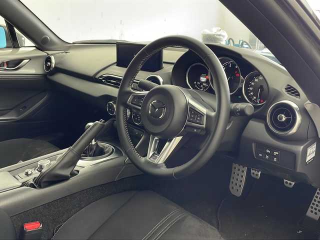 マツダ ロードスター S スペシャルパッケージ 兵庫県 2024(令6)年 0.8万km グレー ・６MT/・ツーリングパッケージ/地上デジタルＴＶチューナー/シートヒーター/アダプティブＬＥＤヘッドライト/交通標識認識システム/マツダレーダークルーズコントロール/・8.8インチセンターディスプレイ/Bluetooth/USB/Alexa/TV/スマホ連携/・バックカメラ/・ETC/・車間制御システム/・後側方接近車両検知/・車線逸脱警報システム/・ブラインドスポットモニタリング/・降車時警告/・ディスタンス＆スピードアラート/・スマートブレーキサポート/・スマートシティブレーキサポート/・パーキングセンサー