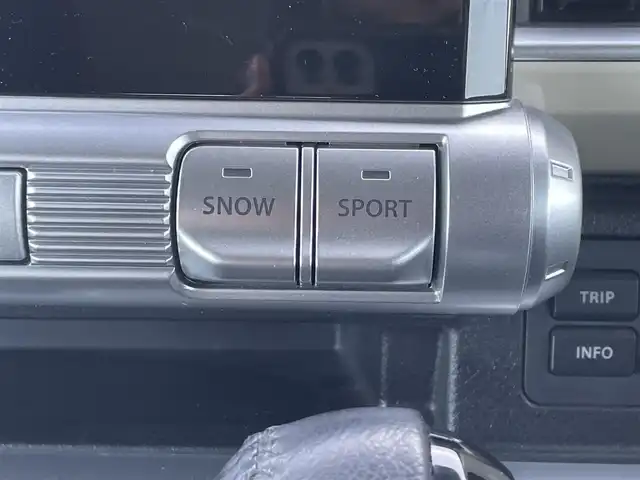 スズキ クロスビー HYBRID MZ 鳥取県 2018(平30)年 10.5万km スーパーブラックパール 3トーンコーディネート (株)IDOMが運営する【じしゃロン鳥取店】の自社ローン対象車両になります。こちらは現金ご利用時の価格です。自社ローンご希望の方は別途その旨お申付け下さい。/ワンオーナー　/フルタイム４WD/純正ナビ　/・フルセグＴＶ　/・AM/FM/・CD/DVD/・Bluetooth接続/クルーズコントロール　/衝突軽減システム　/プッシュスタート　/スマートキー　/スペアキー　/全方位カメラ　/前席シートヒーター　/ＬＥＤオートライト/オートハイビーム/リアコーナーセンサー/ETC/ドラレコ/取扱説明書/保証書