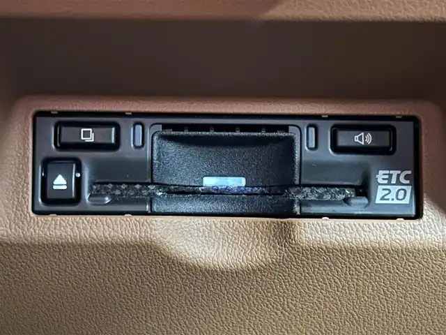 トヨタ ヴェルファイア ハイブリット エグゼクティブ ラウンジ 千葉県 2024(令6)年 1.9万km ブラック 禁煙車/純正14インチディスプレイ/　ナビ機能付き/BT/フルセグTV/純正14インチリアエンターテイメント/JBLプレミアムサウンドシステム/左右独立ムーンルーフ/パノラミックビューモニター/トヨタチームメイト/　・プリクラッシュセーフティ（PCS）/　・レーントレーシングアシスト（LTA）/　・レーンディパーチャーアラート（LDA）/　・レーダークルーズコントロール/　・アダプティブハイビームシステム（AHS）/オートマチックハイビーム（AHB）/　・ロードサインアシスト（RSA）/　・ドライバー異常時対応システム/　・プロアクティブドライビングアシスト（PDA）/　・発進遅れ告知機能（TMN）/　・緊急時操舵支援（アクティブ操舵機能付）/　・フロントクロストラフィックアラート（FCTA）/　・レーンチェンジアシスト（LCA）/ブラインドスポットモニター/レーダークルーズコントロール/コーナーセンサー/デジタルインナーミラー/前席・セカンドシートシートヒーター/エアシート/両側パワースライドドア/ETC2.0/パワーバックドア/AC100V/ヘッドアップディスプレイ