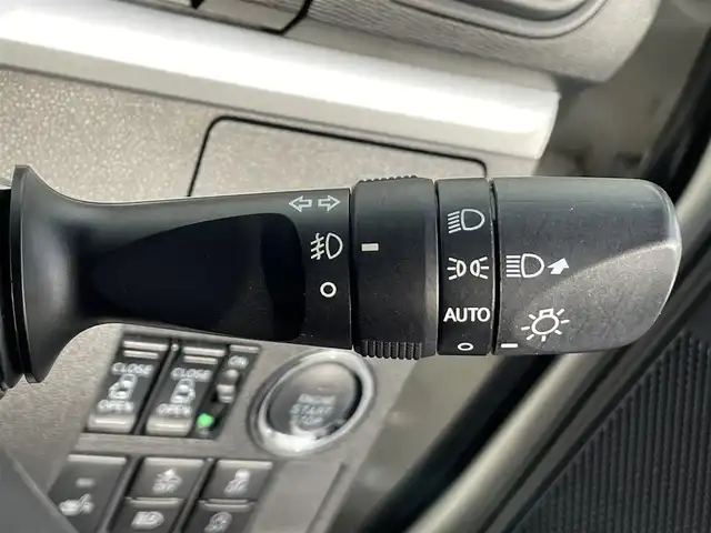 ダイハツ タント カスタム RS トップED SA Ⅲ 愛知県 2018(平30)年 4.8万km パールホワイトⅢ ・純正8インチメモリーナビ/・フルセグテレビ/・CD/DVD再生機能/・ミュージックサーバー（SD録音）/・Bluetooth/USB/HDMI接続機能/・バックカメラ/・ETC/・ハーフレザーシート/・ベンチシート/・シートヒーター（運転席）/・純正15インチアルミホイール/・純正LEDヘッドライト/・オートマチックハイビーム/・衝突軽減ブレーキ/・レーンキープアシスト/・純正ナビ連動ドライブレコーダー（前方向）/・スマートキー/・プッシュスタート/・オートエアコン/・アイドリングストップ