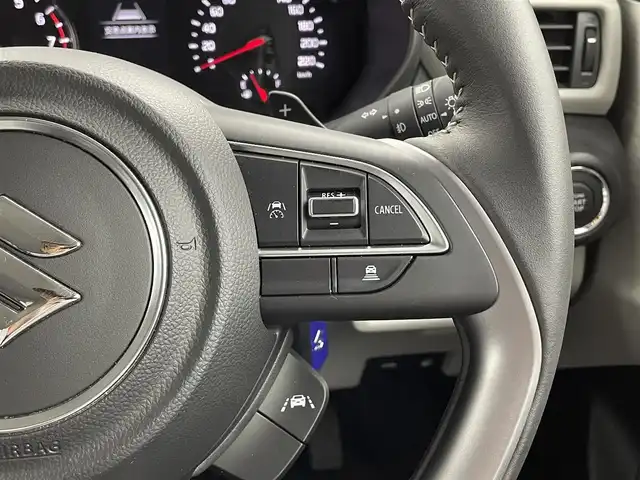 スズキ スイフト HYBRID MZ 福井県 2024(令6)年 1万km 青 純正9型メモリナビ/（CD・DVD・TV・FM・AM・Bluetooth・USB・Ipod・HDMI・AppleCArPlay・AndroidAuto）/全方位カメラ /スペアキー　/電子パーキング/純正ビルトインETC /シートヒーター /純正アルミホイール /前後センサー/LEDヘッドライト/ABS/レーンキープアシスト/横滑り防止装置/オートライト/LEDヘッドライト