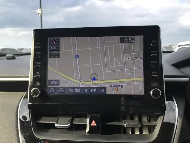 トヨタ カローラ クロス ハイブリッド Z 鳥取県 2022(令4)年 2.6万km プラチナホワイトパールマイカ 純正9インチナビ/フルセグ/CD/DVD/BT/バックカメラ・ETC2.0/前後ドライブレコーダー/トヨタセーフティセンス/ブラインドスポットモニター/レーンキープアシスト/レーダークルーズコントロール/ハーフレザーシート/運転席パワーシート/前席シートヒーター/パワーバックドア/LEDヘットライト/純正18インチアルミホイール/プッシュエンジンスタート/スペアキー