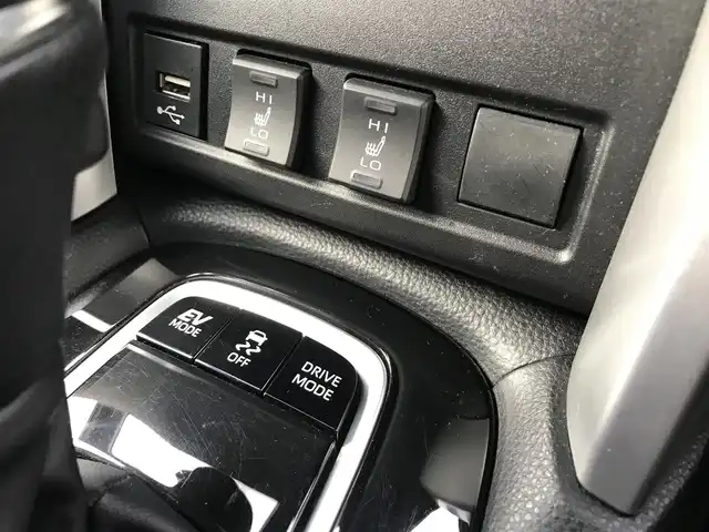 トヨタ カローラ クロス ハイブリッド Z 鳥取県 2022(令4)年 2.6万km プラチナホワイトパールマイカ 純正9インチナビ/フルセグ/CD/DVD/BT/バックカメラ・ETC2.0/前後ドライブレコーダー/トヨタセーフティセンス/ブラインドスポットモニター/レーンキープアシスト/レーダークルーズコントロール/ハーフレザーシート/運転席パワーシート/前席シートヒーター/パワーバックドア/LEDヘットライト/純正18インチアルミホイール/プッシュエンジンスタート/スペアキー