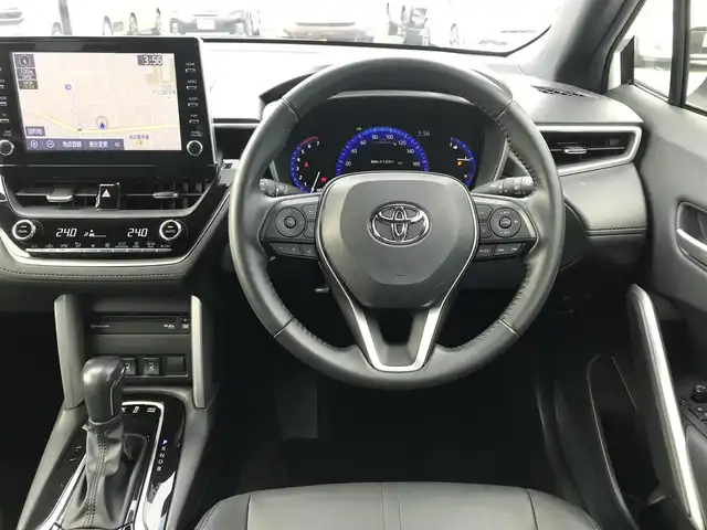 トヨタ カローラ クロス ハイブリッド Z 鳥取県 2022(令4)年 2.6万km プラチナホワイトパールマイカ 純正9インチナビ/フルセグ/CD/DVD/BT/バックカメラ・ETC2.0/前後ドライブレコーダー/トヨタセーフティセンス/ブラインドスポットモニター/レーンキープアシスト/レーダークルーズコントロール/ハーフレザーシート/運転席パワーシート/前席シートヒーター/パワーバックドア/LEDヘットライト/純正18インチアルミホイール/プッシュエンジンスタート/スペアキー