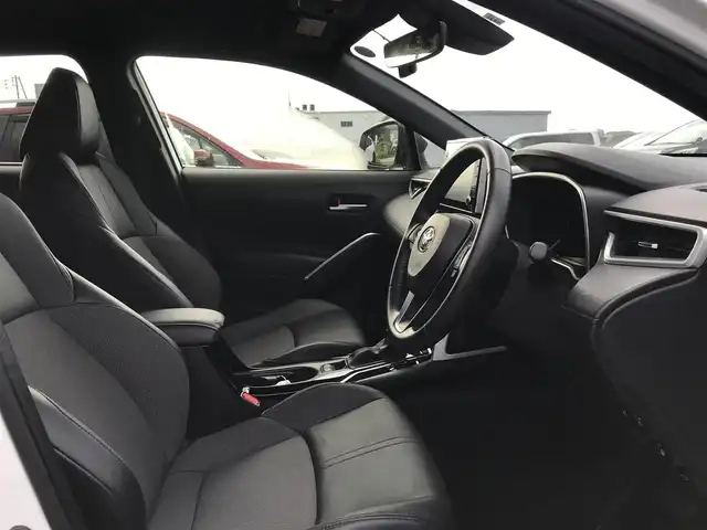 トヨタ カローラ クロス ハイブリッド Z 鳥取県 2022(令4)年 2.6万km プラチナホワイトパールマイカ 純正9インチナビ/フルセグ/CD/DVD/BT/バックカメラ・ETC2.0/前後ドライブレコーダー/トヨタセーフティセンス/ブラインドスポットモニター/レーンキープアシスト/レーダークルーズコントロール/ハーフレザーシート/運転席パワーシート/前席シートヒーター/パワーバックドア/LEDヘットライト/純正18インチアルミホイール/プッシュエンジンスタート/スペアキー