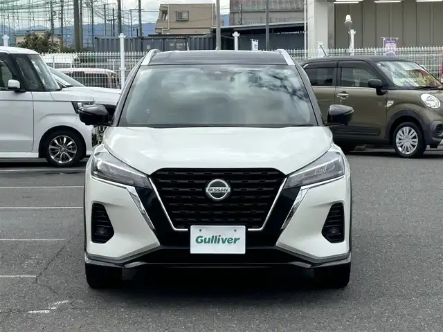 日産 キックス X ツートーンインテリアED 愛知県 2021(令3)年 4.2万km ブリリアントホワイトパール/ピュアブラック 2トーン /禁煙車//ワンオーナー//純正17AW//純正ナビ//CD/DVD/BT/MSV/USB/フルセグ//バックカメラ//アラウンドビューモニター//2トーン革シート//前席シートヒーター//プロパイロット//デジタルインナーミラー//純正ナビ連動前後ドライブレコーダー//ビルトインETC//エマージェンシーブレーキ//ハンドル支援機能//側方支援機能//駐車支援機能//ふらつき警報機能//ACC//LEDオートライト//オートハイビーム//フォグランプ//革巻きステアリング//ステアリングスイッチ//ステアリングヒーター//電子制御パーキングブレーキ//照明付きバニティミラー//オートリトラウィンカーミラー//ドライブモード//純正フロアマット//純正ドアバイザー//スペアスマートキー//新車時保証書//取扱説明書