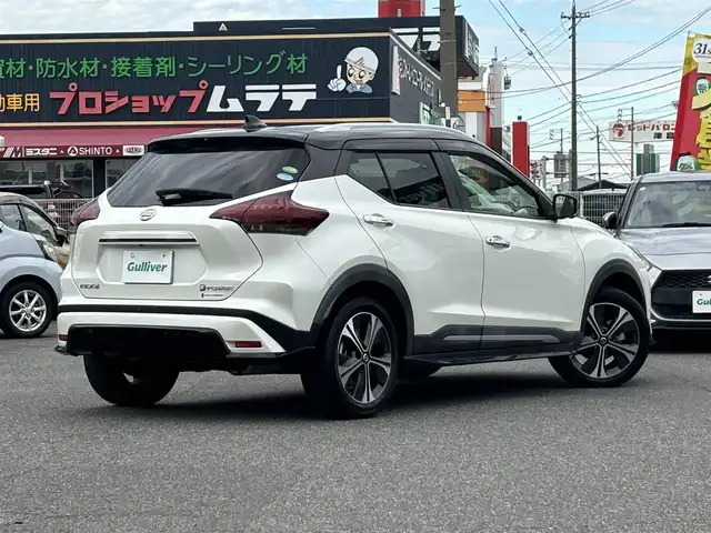 日産 キックス X ツートーンインテリアED 愛知県 2021(令3)年 4.2万km ブリリアントホワイトパール/ピュアブラック 2トーン /禁煙車//ワンオーナー//純正17AW//純正ナビ//CD/DVD/BT/MSV/USB/フルセグ//バックカメラ//アラウンドビューモニター//2トーン革シート//前席シートヒーター//プロパイロット//デジタルインナーミラー//純正ナビ連動前後ドライブレコーダー//ビルトインETC//エマージェンシーブレーキ//ハンドル支援機能//側方支援機能//駐車支援機能//ふらつき警報機能//ACC//LEDオートライト//オートハイビーム//フォグランプ//革巻きステアリング//ステアリングスイッチ//ステアリングヒーター//電子制御パーキングブレーキ//照明付きバニティミラー//オートリトラウィンカーミラー//ドライブモード//純正フロアマット//純正ドアバイザー//スペアスマートキー//新車時保証書//取扱説明書