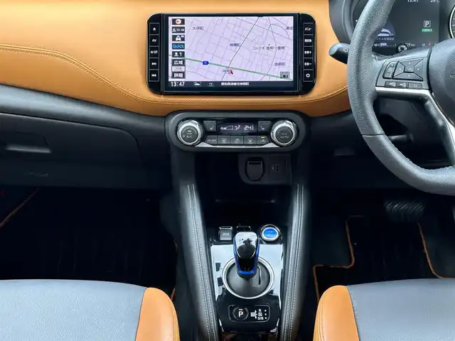 日産 キックス X ツートーンインテリアED 愛知県 2021(令3)年 4.2万km ブリリアントホワイトパール/ピュアブラック 2トーン /禁煙車//ワンオーナー//純正17AW//純正ナビ//CD/DVD/BT/MSV/USB/フルセグ//バックカメラ//アラウンドビューモニター//2トーン革シート//前席シートヒーター//プロパイロット//デジタルインナーミラー//純正ナビ連動前後ドライブレコーダー//ビルトインETC//エマージェンシーブレーキ//ハンドル支援機能//側方支援機能//駐車支援機能//ふらつき警報機能//ACC//LEDオートライト//オートハイビーム//フォグランプ//革巻きステアリング//ステアリングスイッチ//ステアリングヒーター//電子制御パーキングブレーキ//照明付きバニティミラー//オートリトラウィンカーミラー//ドライブモード//純正フロアマット//純正ドアバイザー//スペアスマートキー//新車時保証書//取扱説明書