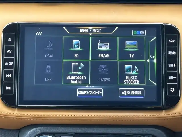 日産 キックス X ツートーンインテリアED 愛知県 2021(令3)年 4.2万km ブリリアントホワイトパール/ピュアブラック 2トーン /禁煙車//ワンオーナー//純正17AW//純正ナビ//CD/DVD/BT/MSV/USB/フルセグ//バックカメラ//アラウンドビューモニター//2トーン革シート//前席シートヒーター//プロパイロット//デジタルインナーミラー//純正ナビ連動前後ドライブレコーダー//ビルトインETC//エマージェンシーブレーキ//ハンドル支援機能//側方支援機能//駐車支援機能//ふらつき警報機能//ACC//LEDオートライト//オートハイビーム//フォグランプ//革巻きステアリング//ステアリングスイッチ//ステアリングヒーター//電子制御パーキングブレーキ//照明付きバニティミラー//オートリトラウィンカーミラー//ドライブモード//純正フロアマット//純正ドアバイザー//スペアスマートキー//新車時保証書//取扱説明書