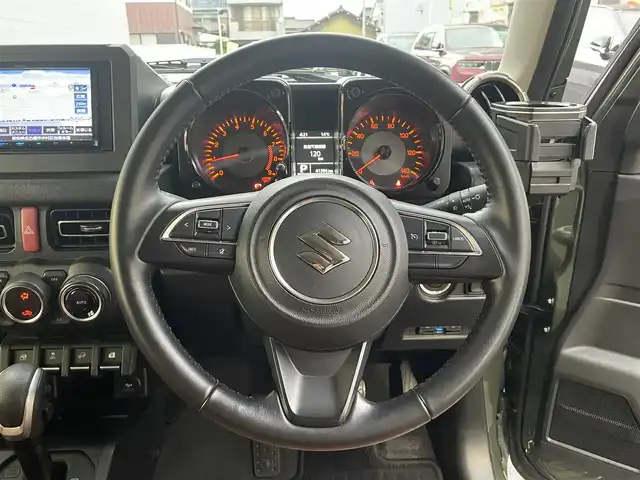 スズキ ジムニー XC 愛知県 2021(令3)年 4.2万km ジャングルグリーン KENWOODナビ〈MDV-709BT〉/・Bluetooth／地デジTV/USB/・SD/DVD/HDMI/Clazzio製レザー調シートカバー/前席シートヒーター/純正マッドフラップ/スズキセーフティサポート/・デュアルセンサーブレーキサポート/・誤発進抑制機能/・車線逸脱警報/・ふらつき警報/クルーズコントロール/ヒルディセントコントロール/アンテナ分離型ETC/KENWOODドライブレコーダー〈DRV-MR450〉/ヘッドライトウォッシャー