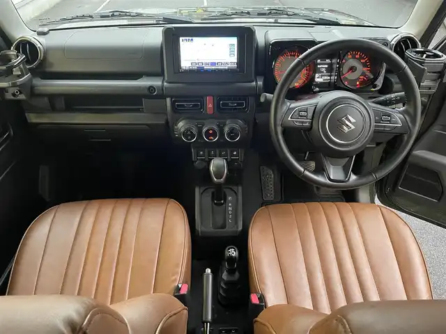 スズキ ジムニー XC 愛知県 2021(令3)年 4.2万km ジャングルグリーン KENWOODナビ〈MDV-709BT〉/・Bluetooth／地デジTV/USB/・SD/DVD/HDMI/Clazzio製レザー調シートカバー/前席シートヒーター/純正マッドフラップ/スズキセーフティサポート/・デュアルセンサーブレーキサポート/・誤発進抑制機能/・車線逸脱警報/・ふらつき警報/クルーズコントロール/ヒルディセントコントロール/アンテナ分離型ETC/KENWOODドライブレコーダー〈DRV-MR450〉/ヘッドライトウォッシャー