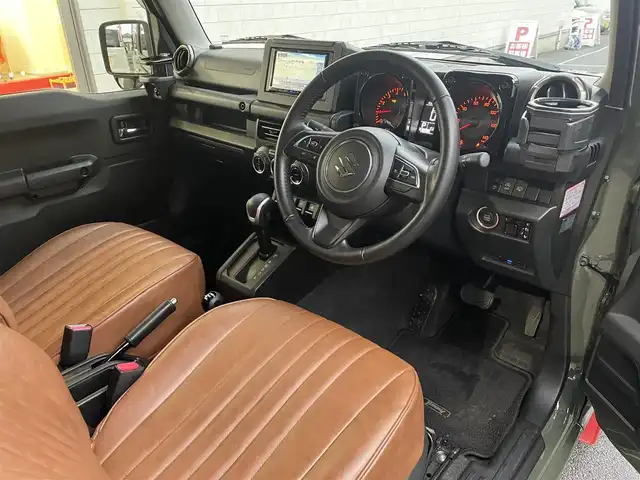 スズキ ジムニー XC 愛知県 2021(令3)年 4.2万km ジャングルグリーン KENWOODナビ〈MDV-709BT〉/・Bluetooth／地デジTV/USB/・SD/DVD/HDMI/Clazzio製レザー調シートカバー/前席シートヒーター/純正マッドフラップ/スズキセーフティサポート/・デュアルセンサーブレーキサポート/・誤発進抑制機能/・車線逸脱警報/・ふらつき警報/クルーズコントロール/ヒルディセントコントロール/アンテナ分離型ETC/KENWOODドライブレコーダー〈DRV-MR450〉/ヘッドライトウォッシャー