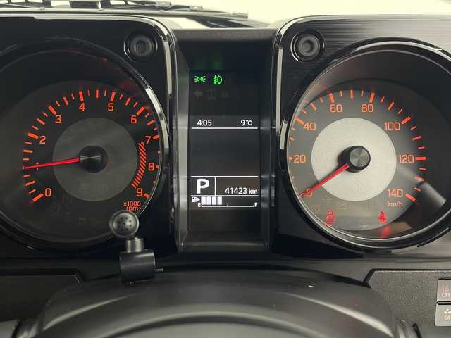 スズキ ジムニー XC 秋田県 2021(令3)年 4.2万km ジャングルグリーン ４WD/KENWOODナビ〈MDV-709BT〉/Bluetooth／地デジTV/USB/SD/DVD/HDMI/Clazzio製レザー調シートカバー/前席シートヒーター/純正マッドフラップ/スズキセーフティサポート/デュアルセンサーブレーキサポート/誤発進抑制機能/車線逸脱警報/ふらつき警報/クルーズコントロール/ヒルディセントコントロール/アンテナ分離型ETC/KENWOODドライブレコーダー〈DRV-MR450〉/ヘッドライトウォッシャー/LEDヘッドライト/スマートキー/スペアキー