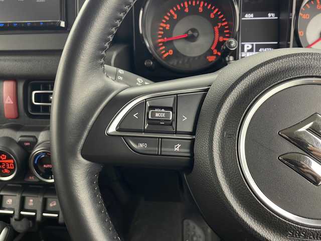 スズキ ジムニー XC 秋田県 2021(令3)年 4.2万km ジャングルグリーン ４WD/KENWOODナビ〈MDV-709BT〉/Bluetooth／地デジTV/USB/SD/DVD/HDMI/Clazzio製レザー調シートカバー/前席シートヒーター/純正マッドフラップ/スズキセーフティサポート/デュアルセンサーブレーキサポート/誤発進抑制機能/車線逸脱警報/ふらつき警報/クルーズコントロール/ヒルディセントコントロール/アンテナ分離型ETC/KENWOODドライブレコーダー〈DRV-MR450〉/ヘッドライトウォッシャー/LEDヘッドライト/スマートキー/スペアキー