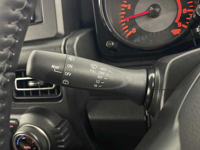 スズキ ジムニー XC 秋田県 2021(令3)年 4.2万km ジャングルグリーン ４WD/KENWOODナビ〈MDV-709BT〉/Bluetooth／地デジTV/USB/SD/DVD/HDMI/Clazzio製レザー調シートカバー/前席シートヒーター/純正マッドフラップ/スズキセーフティサポート/デュアルセンサーブレーキサポート/誤発進抑制機能/車線逸脱警報/ふらつき警報/クルーズコントロール/ヒルディセントコントロール/アンテナ分離型ETC/KENWOODドライブレコーダー〈DRV-MR450〉/ヘッドライトウォッシャー/LEDヘッドライト/スマートキー/スペアキー