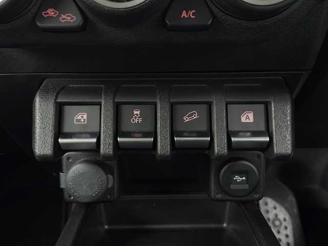 スズキ ジムニー XC 秋田県 2021(令3)年 4.2万km ジャングルグリーン ４WD/KENWOODナビ〈MDV-709BT〉/Bluetooth／地デジTV/USB/SD/DVD/HDMI/Clazzio製レザー調シートカバー/前席シートヒーター/純正マッドフラップ/スズキセーフティサポート/デュアルセンサーブレーキサポート/誤発進抑制機能/車線逸脱警報/ふらつき警報/クルーズコントロール/ヒルディセントコントロール/アンテナ分離型ETC/KENWOODドライブレコーダー〈DRV-MR450〉/ヘッドライトウォッシャー/LEDヘッドライト/スマートキー/スペアキー