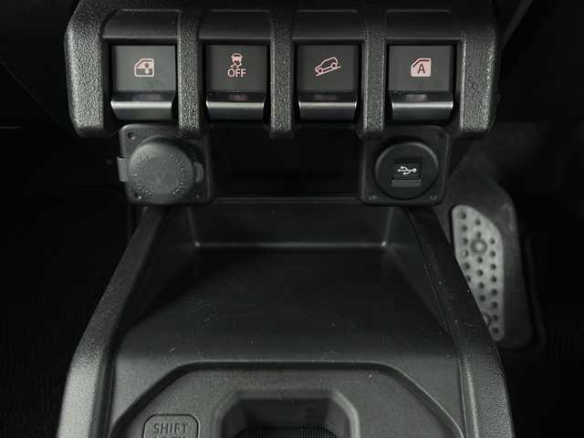 スズキ ジムニー XC 秋田県 2021(令3)年 4.2万km ジャングルグリーン ４WD/KENWOODナビ〈MDV-709BT〉/Bluetooth／地デジTV/USB/SD/DVD/HDMI/Clazzio製レザー調シートカバー/前席シートヒーター/純正マッドフラップ/スズキセーフティサポート/デュアルセンサーブレーキサポート/誤発進抑制機能/車線逸脱警報/ふらつき警報/クルーズコントロール/ヒルディセントコントロール/アンテナ分離型ETC/KENWOODドライブレコーダー〈DRV-MR450〉/ヘッドライトウォッシャー/LEDヘッドライト/スマートキー/スペアキー