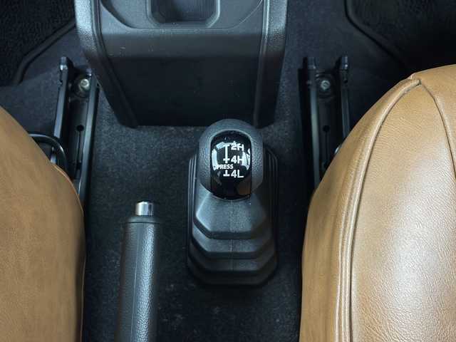 スズキ ジムニー XC 秋田県 2021(令3)年 4.2万km ジャングルグリーン ４WD/KENWOODナビ〈MDV-709BT〉/Bluetooth／地デジTV/USB/SD/DVD/HDMI/Clazzio製レザー調シートカバー/前席シートヒーター/純正マッドフラップ/スズキセーフティサポート/デュアルセンサーブレーキサポート/誤発進抑制機能/車線逸脱警報/ふらつき警報/クルーズコントロール/ヒルディセントコントロール/アンテナ分離型ETC/KENWOODドライブレコーダー〈DRV-MR450〉/ヘッドライトウォッシャー/LEDヘッドライト/スマートキー/スペアキー