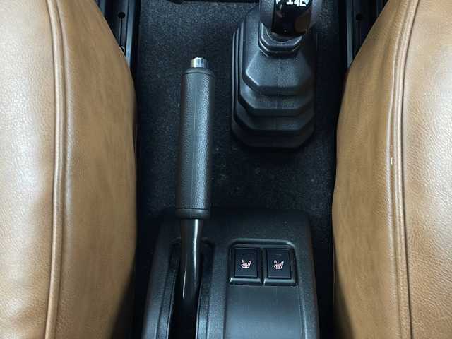 スズキ ジムニー XC 秋田県 2021(令3)年 4.2万km ジャングルグリーン ４WD/KENWOODナビ〈MDV-709BT〉/Bluetooth／地デジTV/USB/SD/DVD/HDMI/Clazzio製レザー調シートカバー/前席シートヒーター/純正マッドフラップ/スズキセーフティサポート/デュアルセンサーブレーキサポート/誤発進抑制機能/車線逸脱警報/ふらつき警報/クルーズコントロール/ヒルディセントコントロール/アンテナ分離型ETC/KENWOODドライブレコーダー〈DRV-MR450〉/ヘッドライトウォッシャー/LEDヘッドライト/スマートキー/スペアキー