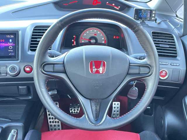 ホンダ シビック タイプR 愛知県 2007(平19)年 13.6万km チャンピオンシップホワイト /禁煙//ディスプレイオーディオ/BT/USB//AppleCarPlay/AndroidAuto/バックカメラ//HKS車高調/Bremboキャリパー/柿本マフラー//革巻きステア//純正18インチAW//LEDヘッドライト/LEDルームランプ//純正フロアマット/ドアバイザー//取扱説明書