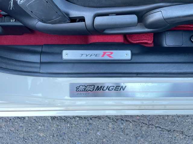 ホンダ シビック タイプR 愛知県 2007(平19)年 13.6万km チャンピオンシップホワイト /禁煙//ディスプレイオーディオ/BT/USB//AppleCarPlay/AndroidAuto/バックカメラ//HKS車高調/Bremboキャリパー/柿本マフラー//革巻きステア//純正18インチAW//LEDヘッドライト/LEDルームランプ//純正フロアマット/ドアバイザー//取扱説明書