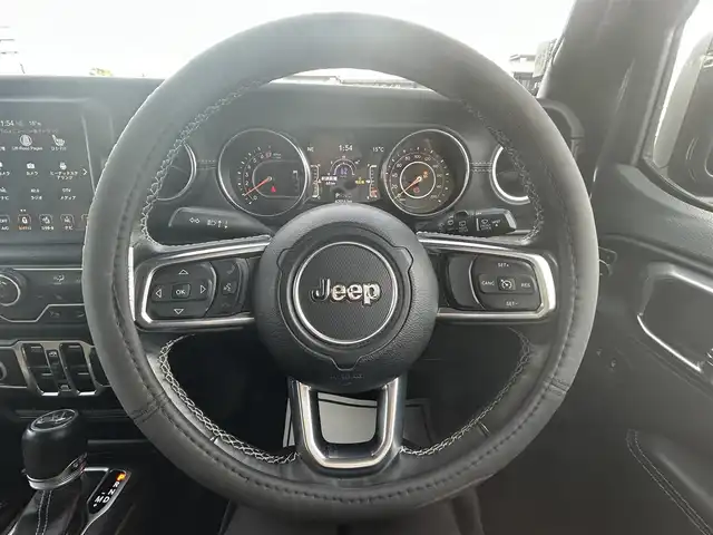 クライスラー・ジープ ジープ ラングラー アンリミテッド サハラ ローンチエディション 滋賀県 2019(平31)年 6.2万km グラニトクリスタル 純正ナビUconnect/BTオーディオ/フルセグTV/AUS/AppleCarPlay/AndroidAuto/USB入力端子/ドライブレコーダー/バックカメラ/ETC2.0/シートヒーター/ステアリングヒーター/クルーズコントロール/MTモード付き/純正フロアマット/社外アルミホイール（BFGoodrich）