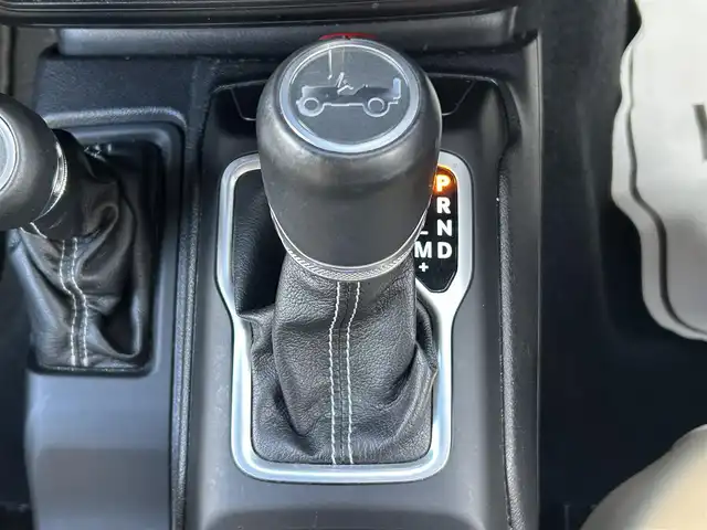 クライスラー・ジープ ジープ ラングラー アンリミテッド サハラ ローンチエディション 滋賀県 2019(平31)年 6.2万km グラニトクリスタル 純正ナビUconnect/BTオーディオ/フルセグTV/AUS/AppleCarPlay/AndroidAuto/USB入力端子/ドライブレコーダー/バックカメラ/ETC2.0/シートヒーター/ステアリングヒーター/クルーズコントロール/MTモード付き/純正フロアマット/社外アルミホイール（BFGoodrich）