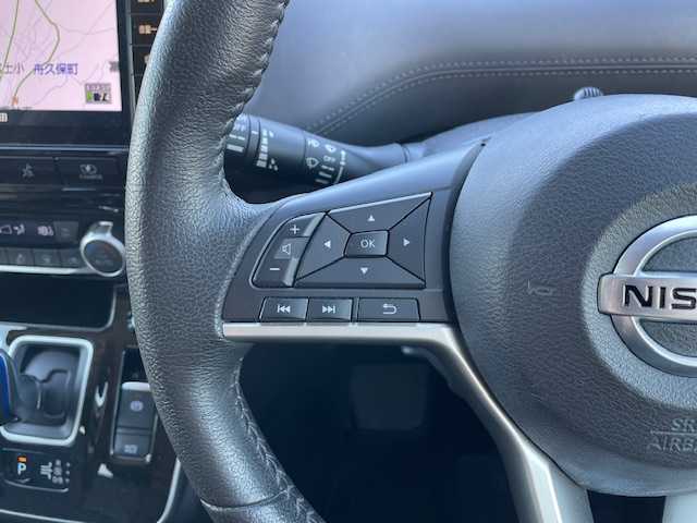 日産 セレナ e－パワー ハイウェイスター V 静岡県 2020(令2)年 4.3万km アズライトブルー ●純正9インチナビ/(フルセグ/CD/DVD/Bluetooth)/(MM320D-L)/●バックカメラ/●プロパイロット/●ブラインドスポットモニター/●インテリジェントエマージェンシーブレーキ/●前後インテリジェントソナー/●電動パーキングブレーキ/●オートブレーキホールド/●LEDヘッドライト＆フォグランプ/●オートライト/●革巻きステアリング/●ステアリングスイッチ/●ETC/●両側パワースライドドア/●片側オートステップ/●スマートキー/●プッシュスタート/●純正フロアマット/●純正16インチアルミホイール/●ダブルSRS＋ABS/●車両取扱説明書/●ナビ取扱説明書