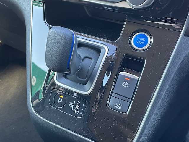 日産 セレナ e－パワー ハイウェイスター V 静岡県 2020(令2)年 4.3万km アズライトブルー ●純正9インチナビ/(フルセグ/CD/DVD/Bluetooth)/(MM320D-L)/●バックカメラ/●プロパイロット/●ブラインドスポットモニター/●インテリジェントエマージェンシーブレーキ/●前後インテリジェントソナー/●電動パーキングブレーキ/●オートブレーキホールド/●LEDヘッドライト＆フォグランプ/●オートライト/●革巻きステアリング/●ステアリングスイッチ/●ETC/●両側パワースライドドア/●片側オートステップ/●スマートキー/●プッシュスタート/●純正フロアマット/●純正16インチアルミホイール/●ダブルSRS＋ABS/●車両取扱説明書/●ナビ取扱説明書