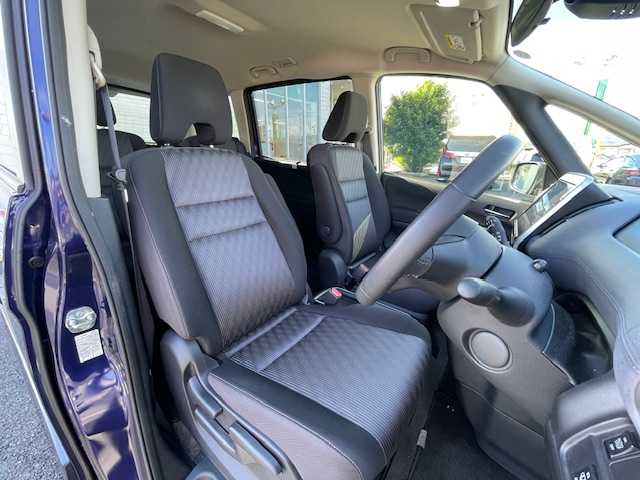 日産 セレナ e－パワー ハイウェイスター V 静岡県 2020(令2)年 4.3万km アズライトブルー ●純正9インチナビ/(フルセグ/CD/DVD/Bluetooth)/(MM320D-L)/●バックカメラ/●プロパイロット/●ブラインドスポットモニター/●インテリジェントエマージェンシーブレーキ/●前後インテリジェントソナー/●電動パーキングブレーキ/●オートブレーキホールド/●LEDヘッドライト＆フォグランプ/●オートライト/●革巻きステアリング/●ステアリングスイッチ/●ETC/●両側パワースライドドア/●片側オートステップ/●スマートキー/●プッシュスタート/●純正フロアマット/●純正16インチアルミホイール/●ダブルSRS＋ABS/●車両取扱説明書/●ナビ取扱説明書