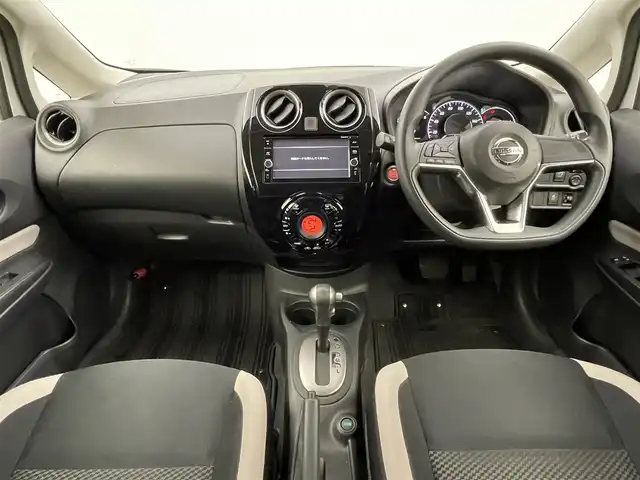 日産 ノート X DIG－S 岡山県 2018(平30)年 5.8万km ブリリアントホワイトパール 純正ナビ	(MM318D-W)/【ナビ/フルセグ/Bluetooth/DVD】	/アラウンドビューモニター	/オートハイビーム	/オートライト/ETC		/衝突軽減ブレーキシステム	/車線逸脱防止システム	/横滑り防止装置	/社外ドライブレコーダー（前後）	/コーナーセンサー（前後）	/純正フロアマット	/ステアリングスイッチ	/プッシュスタート	/スマートキー×2	/取扱説明書/踏み間違い防止装置/ISOFIX/チルトステアリング/シートリフター/ウィンカーミラー/ドアバイザー