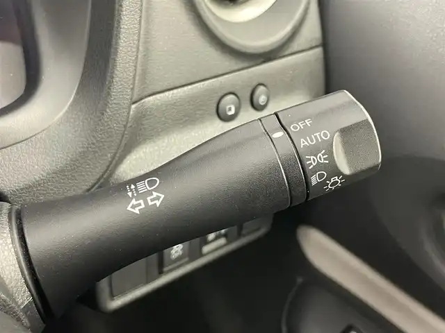 日産 ノート X DIG－S 岡山県 2018(平30)年 5.8万km ブリリアントホワイトパール 純正ナビ	(MM318D-W)/【ナビ/フルセグ/Bluetooth/DVD】	/アラウンドビューモニター	/オートハイビーム	/オートライト/ETC		/衝突軽減ブレーキシステム	/車線逸脱防止システム	/横滑り防止装置	/社外ドライブレコーダー（前後）	/コーナーセンサー（前後）	/純正フロアマット	/ステアリングスイッチ	/プッシュスタート	/スマートキー×2	/取扱説明書/踏み間違い防止装置/ISOFIX/チルトステアリング/シートリフター/ウィンカーミラー/ドアバイザー
