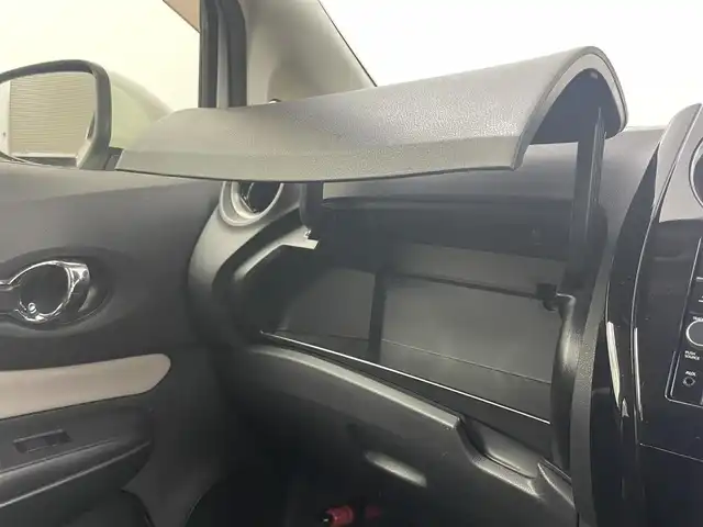 日産 ノート X DIG－S 岡山県 2018(平30)年 5.8万km ブリリアントホワイトパール 純正ナビ	(MM318D-W)/【ナビ/フルセグ/Bluetooth/DVD】	/アラウンドビューモニター	/オートハイビーム	/オートライト/ETC		/衝突軽減ブレーキシステム	/車線逸脱防止システム	/横滑り防止装置	/社外ドライブレコーダー（前後）	/コーナーセンサー（前後）	/純正フロアマット	/ステアリングスイッチ	/プッシュスタート	/スマートキー×2	/取扱説明書/踏み間違い防止装置/ISOFIX/チルトステアリング/シートリフター/ウィンカーミラー/ドアバイザー