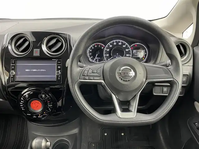 日産 ノート X DIG－S 岡山県 2018(平30)年 5.8万km ブリリアントホワイトパール 純正ナビ	(MM318D-W)/【ナビ/フルセグ/Bluetooth/DVD】	/アラウンドビューモニター	/オートハイビーム	/オートライト/ETC		/衝突軽減ブレーキシステム	/車線逸脱防止システム	/横滑り防止装置	/社外ドライブレコーダー（前後）	/コーナーセンサー（前後）	/純正フロアマット	/ステアリングスイッチ	/プッシュスタート	/スマートキー×2	/取扱説明書/踏み間違い防止装置/ISOFIX/チルトステアリング/シートリフター/ウィンカーミラー/ドアバイザー