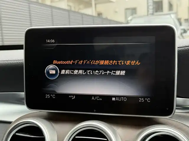 メルセデス・ベンツ Ｃ２００ エクスクルーシブラインリミテッド 静岡県 2015(平27)年 4万km ポーラホワイト ハーフレザーシート/BSM/純正ナビ/(CD/DVD/Bluetooth/フルセグ)/衝突被害軽減システム/バックカメラ/アダプティブクルーズコントロール/レーンキープアシスト/パーキングアシスト/メモリー付パワーシート/シートヒーター/キーレスゴー/ETC/フロアマット/純正17インチアルミホイール/保証書/取説/スペアキー