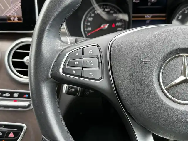 メルセデス・ベンツ Ｃ２００ エクスクルーシブラインリミテッド 静岡県 2015(平27)年 4万km ポーラホワイト ハーフレザーシート/BSM/純正ナビ/(CD/DVD/Bluetooth/フルセグ)/衝突被害軽減システム/バックカメラ/アダプティブクルーズコントロール/レーンキープアシスト/パーキングアシスト/メモリー付パワーシート/シートヒーター/キーレスゴー/ETC/フロアマット/純正17インチアルミホイール/保証書/取説/スペアキー