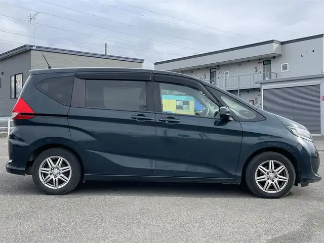 ホンダ フリード＋ G 道央・札幌 2018(平30)年 7.9万km フォレストグリーンパール ワンオーナー/社外メモリーナビ/CD/DVD/BT/フルセグ/CMBS/横滑り防止装置/アダプティブクルーズコントロール/ヒルスタートアシスト/レーンキープアシスト/バックカメラ/ビルトインETC/ドライブレコーダー/アイドリングストップ/ECONモード/片側パワースライドドア/ステアリングリモコン/レーダー探知機/プッシュスタート/スマートキー/ハロゲンヘッドライト/ヘッドライトレベライザー/電動格納ミラー/ウィンカーミラー/純正フロアマット/ドアバイザー/社外エンジンスターター