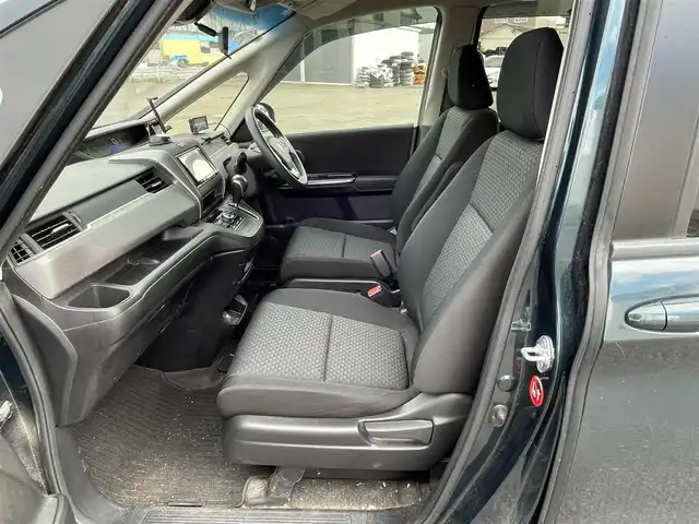 ホンダ フリード＋ G 道央・札幌 2018(平30)年 7.9万km フォレストグリーンパール ワンオーナー/社外メモリーナビ/CD/DVD/BT/フルセグ/CMBS/横滑り防止装置/アダプティブクルーズコントロール/ヒルスタートアシスト/レーンキープアシスト/バックカメラ/ビルトインETC/ドライブレコーダー/アイドリングストップ/ECONモード/片側パワースライドドア/ステアリングリモコン/レーダー探知機/プッシュスタート/スマートキー/ハロゲンヘッドライト/ヘッドライトレベライザー/電動格納ミラー/ウィンカーミラー/純正フロアマット/ドアバイザー/社外エンジンスターター