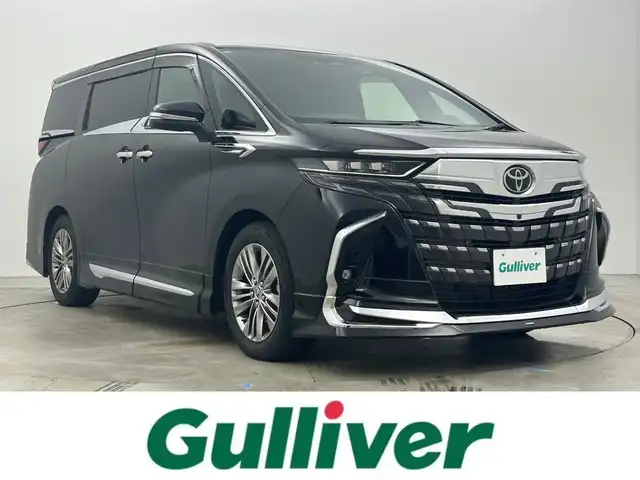 トヨタ アルファード Z 岡山県 2024(令6)年 0.5万km ブラック モデリスタエアロ/純正13インチフリップダウンモニター/ユニバーサルステップ/置くだけ充電/HDMI入力端子（センターコンソールBOX内）/左右独立ムーンルーフ /純正14インチディスプレイオーディオ/コネクティッドナビ対応/HDMI/地デジ/USB//Bluetooth/AppleCarPlay/Androidauto/ETC2.0/パノラミックビューモニター/アクセサリーコンセントAC100V/トヨタセーフティセンス /・プリクラッシュセーフティ/・緊急時操蛇支援/・レーントレーシングアシスト/・レーダークルーズコントロール/・アダプティブハイビーム/ブラインドスポットモニター/前後方ドライブレコーダー/トヨタチームメイト/・アドバンストパーク/・アドバンストドライブ/カラーヘッドアップディスプレイ/三眼LEDヘッドランプ/デジタルインナーミラー/パワーバックドア/合皮シート/快適温熱シート/ベンチレーション/両側パワースライドドア