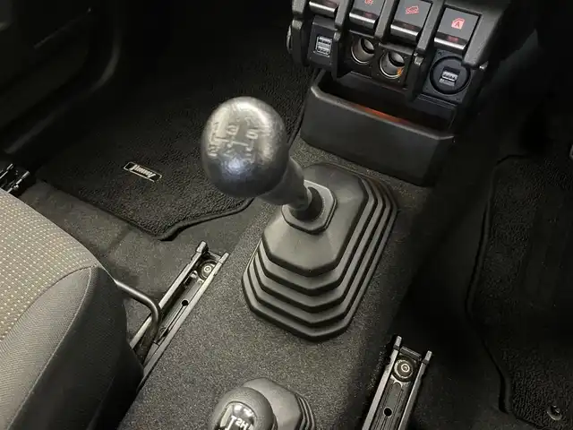 スズキ ジムニー XC 愛知県 2018(平30)年 6.4万km ジャングルグリーン 社外８型ナビ　フルセグＴＶ　禁煙　シートヒーター　クルーズコントロール　デュアルセンサーブレーキ　衝突軽減　車線逸脱　ＬＥＤオートライト　フォグランプ　背面タイヤ　純正マッドフラップ　純正フロアマット