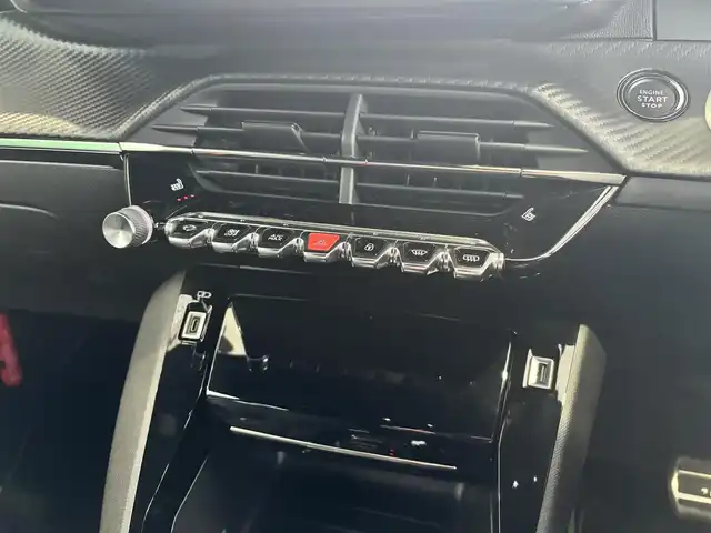 プジョー プジョー ２０８ GT 京都府 2022(令4)年 3万km パールⅡ ワンオーナー/アクティブセーフティブレーキ/レーンボジショニングアシスト/レーンキープアシスト/ブラインドスポットモニター/アクティブクルーズコントロール/パドルシフト/USB端子/純正ディスプレイオーディオ、Bluetooth/Apple car play/Android auto/前席シートヒーター/ステアリングスイッチ/オートライト/LEDヘッドランプ/バックカメラ/ドライブレコーダー/ETC/スペアキー