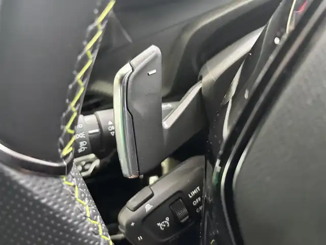 プジョー プジョー ２０８ GT 京都府 2022(令4)年 3万km パールⅡ ワンオーナー/アクティブセーフティブレーキ/レーンボジショニングアシスト/レーンキープアシスト/ブラインドスポットモニター/アクティブクルーズコントロール/パドルシフト/USB端子/純正ディスプレイオーディオ、Bluetooth/Apple car play/Android auto/前席シートヒーター/ステアリングスイッチ/オートライト/LEDヘッドランプ/バックカメラ/ドライブレコーダー/ETC/スペアキー