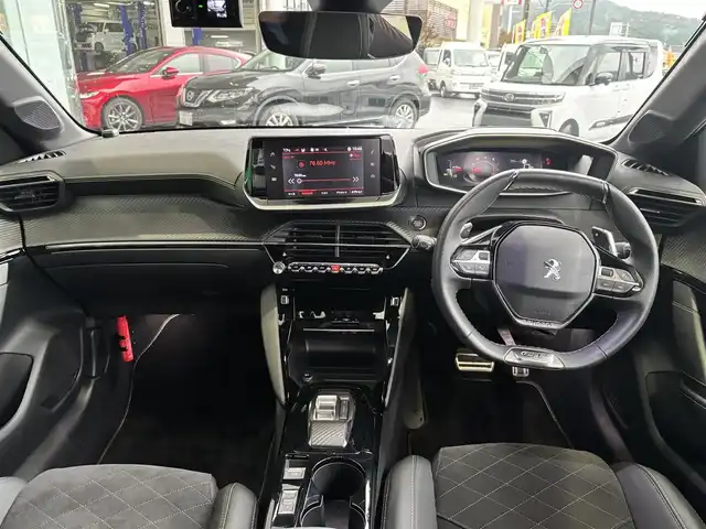 プジョー プジョー ２０８ GT 京都府 2022(令4)年 3万km パールⅡ ワンオーナー/アクティブセーフティブレーキ/レーンボジショニングアシスト/レーンキープアシスト/ブラインドスポットモニター/アクティブクルーズコントロール/パドルシフト/USB端子/純正ディスプレイオーディオ、Bluetooth/Apple car play/Android auto/前席シートヒーター/ステアリングスイッチ/オートライト/LEDヘッドランプ/バックカメラ/ドライブレコーダー/ETC/スペアキー