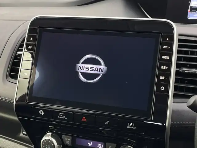 日産 セレナ e－パワー ハイウェイスター V 新潟県 2020(令2)年 6.7万km マルーンレッド 2トーン 純正メモリナビ/　フルセグTV/Bluetooth/CD/DVD/Blu-ray/セーフティパックB/・SRSカーテンエアバッグシステム&サイドエアバッグシステム/・踏み間違い衝突防止アシスト/・インテリジェントパーキングアシスト(駐車支援システム)/・標識検知機能/(進入禁止標識、最高速度標識、一時停止標識)/・インテリジェントアラウンドビューモニター/・インテリジェントDA(ふらつき警報)/・フロント&バックソナー/・インテリジェントルームミラー/・電動パーキングブレーキ/・オートブレーキホールド/・プロパイロット/・インテリジェントLI(車線逸脱防止支援システム)/・ヒーター付ドアミラー/・ステアリングスイッチ/衝突被害軽減ブレーキ/レーダークルーズコントロール/両側パワースライドドア/ドライブレコーダー【DJ4-D】/シートヒーター/ステアリングヒーター/ビルトインETC/前後コーナーセンサー/横滑り防止装置/オートライト