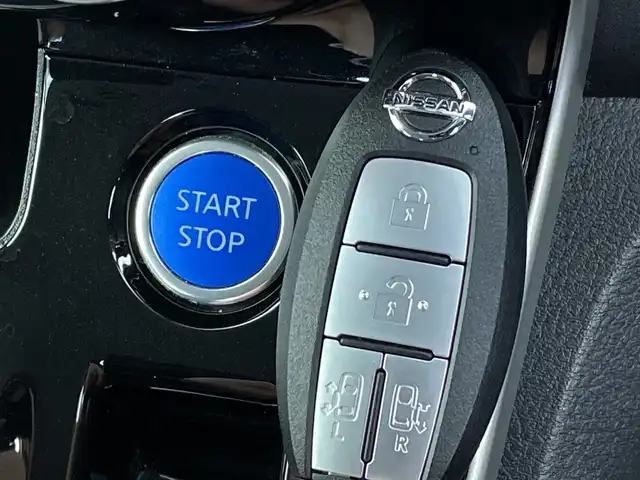 日産 セレナ e－パワー ハイウェイスター V 新潟県 2020(令2)年 6.7万km マルーンレッド 2トーン 純正メモリナビ/　フルセグTV/Bluetooth/CD/DVD/Blu-ray/セーフティパックB/・SRSカーテンエアバッグシステム&サイドエアバッグシステム/・踏み間違い衝突防止アシスト/・インテリジェントパーキングアシスト(駐車支援システム)/・標識検知機能/(進入禁止標識、最高速度標識、一時停止標識)/・インテリジェントアラウンドビューモニター/・インテリジェントDA(ふらつき警報)/・フロント&バックソナー/・インテリジェントルームミラー/・電動パーキングブレーキ/・オートブレーキホールド/・プロパイロット/・インテリジェントLI(車線逸脱防止支援システム)/・ヒーター付ドアミラー/・ステアリングスイッチ/衝突被害軽減ブレーキ/レーダークルーズコントロール/両側パワースライドドア/ドライブレコーダー【DJ4-D】/シートヒーター/ステアリングヒーター/ビルトインETC/前後コーナーセンサー/横滑り防止装置/オートライト