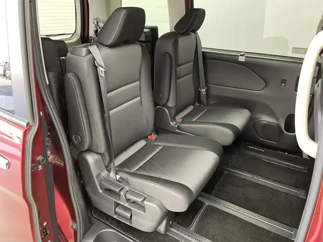 日産 セレナ e－パワー ハイウェイスター V 新潟県 2020(令2)年 6.7万km マルーンレッド 2トーン 純正メモリナビ/　フルセグTV/Bluetooth/CD/DVD/Blu-ray/セーフティパックB/・SRSカーテンエアバッグシステム&サイドエアバッグシステム/・踏み間違い衝突防止アシスト/・インテリジェントパーキングアシスト(駐車支援システム)/・標識検知機能/(進入禁止標識、最高速度標識、一時停止標識)/・インテリジェントアラウンドビューモニター/・インテリジェントDA(ふらつき警報)/・フロント&バックソナー/・インテリジェントルームミラー/・電動パーキングブレーキ/・オートブレーキホールド/・プロパイロット/・インテリジェントLI(車線逸脱防止支援システム)/・ヒーター付ドアミラー/・ステアリングスイッチ/衝突被害軽減ブレーキ/レーダークルーズコントロール/両側パワースライドドア/ドライブレコーダー【DJ4-D】/シートヒーター/ステアリングヒーター/ビルトインETC/前後コーナーセンサー/横滑り防止装置/オートライト