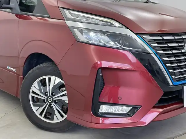 日産 セレナ e－パワー ハイウェイスター V 新潟県 2020(令2)年 6.7万km マルーンレッド 2トーン 純正メモリナビ/　フルセグTV/Bluetooth/CD/DVD/Blu-ray/セーフティパックB/・SRSカーテンエアバッグシステム&サイドエアバッグシステム/・踏み間違い衝突防止アシスト/・インテリジェントパーキングアシスト(駐車支援システム)/・標識検知機能/(進入禁止標識、最高速度標識、一時停止標識)/・インテリジェントアラウンドビューモニター/・インテリジェントDA(ふらつき警報)/・フロント&バックソナー/・インテリジェントルームミラー/・電動パーキングブレーキ/・オートブレーキホールド/・プロパイロット/・インテリジェントLI(車線逸脱防止支援システム)/・ヒーター付ドアミラー/・ステアリングスイッチ/衝突被害軽減ブレーキ/レーダークルーズコントロール/両側パワースライドドア/ドライブレコーダー【DJ4-D】/シートヒーター/ステアリングヒーター/ビルトインETC/前後コーナーセンサー/横滑り防止装置/オートライト